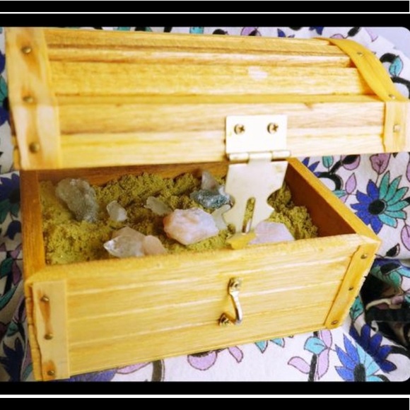 Treasure Chest of Crystals in Kinetic Sand - Picture 5 of 6